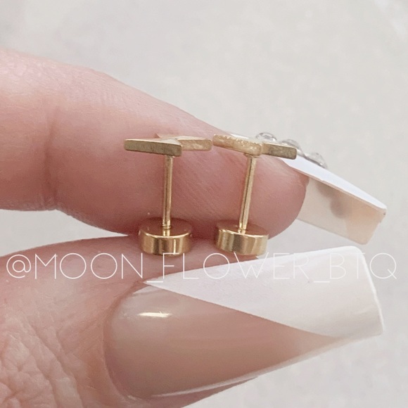 Ⓜ️SOLDⓂ️Tiny Gold Lightning Bolt Earrings - Picture 4 of 6